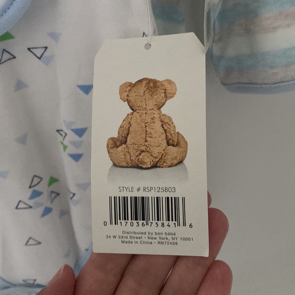 NWT 3 Piece Sleeper, Onesie and Bib size 6-9 Month - Picture 8 of 9